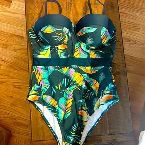 NWT one piece cupshe bathing suit